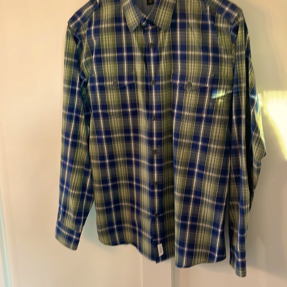 Medium banana republic green and blue plaid button-up 15-15 1/2